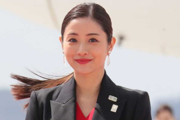 Smap成员 石原里美将首次饰演母亲角色 日本人气女演员们33岁的挑战 沪江日语