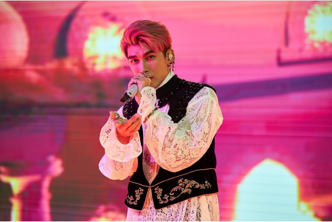 mew生日会,粉丝送出祖母绿钻石耳环,咦,好像还不止.