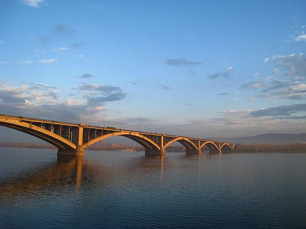 叶尼塞河流域面积:2580平方千米.