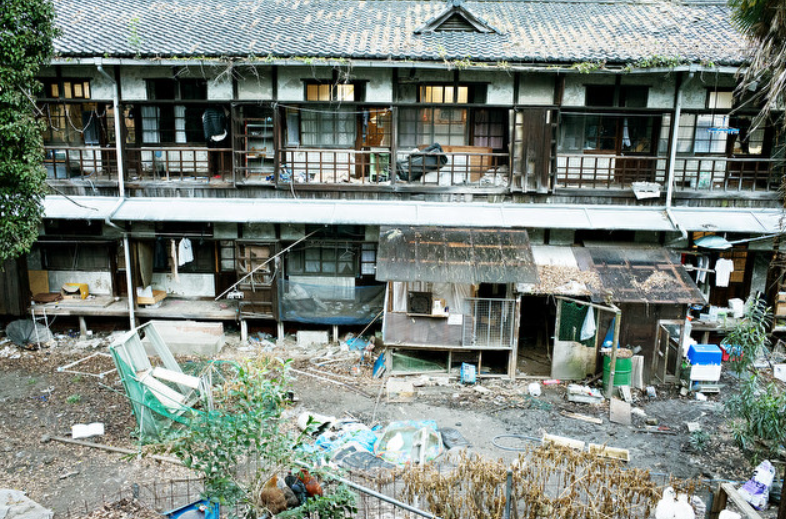 日语词汇 又脏又破却 人情味 十足 住在房龄105年吉田寮的学生们 沪江日语