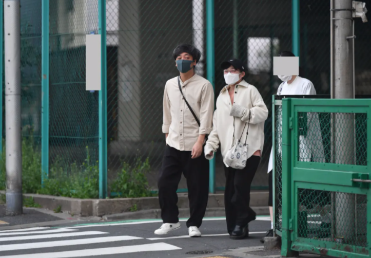 甜蜜热恋中 人气演员伊藤沙莉的 岁年龄差之恋 日本艺人 沪江日语