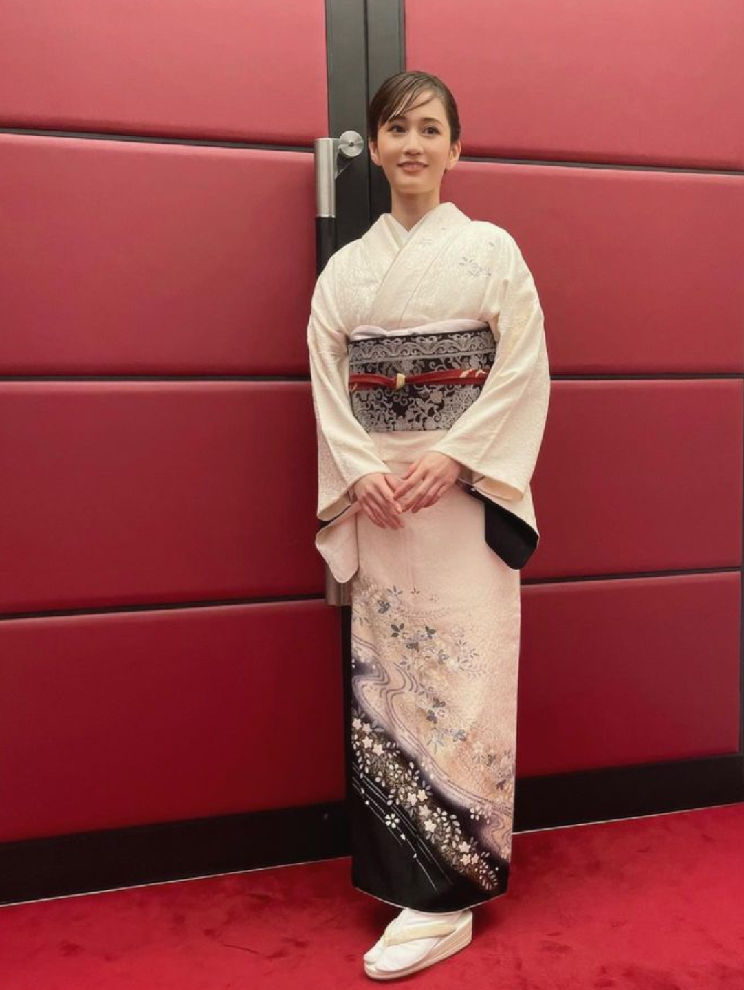 前akb成员前田敦子离婚后首次主演电视剧,育儿与演戏两手抓!