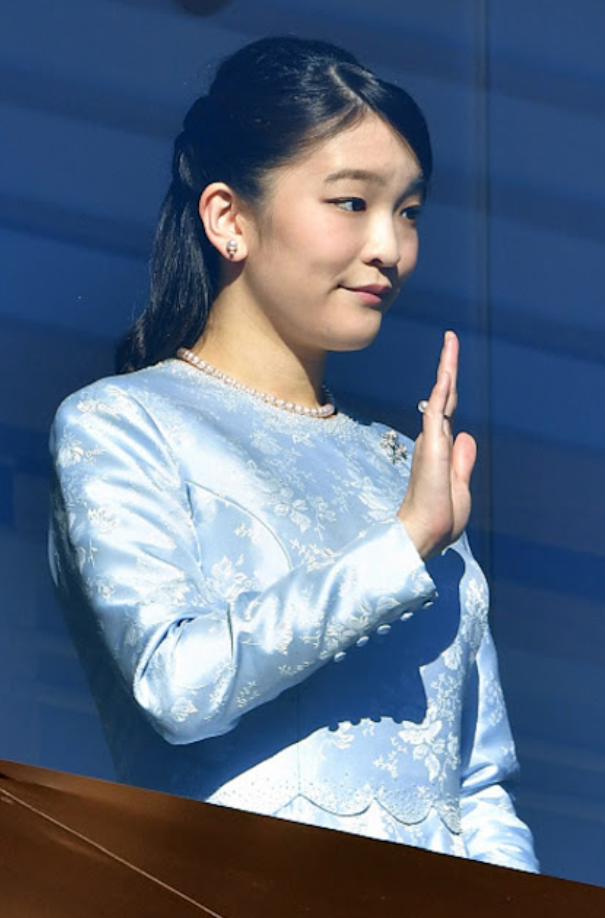 逃离日本王室后,不甩父母的真子公主自由放飞,出街造型少女感十足!_沪江日语学习网