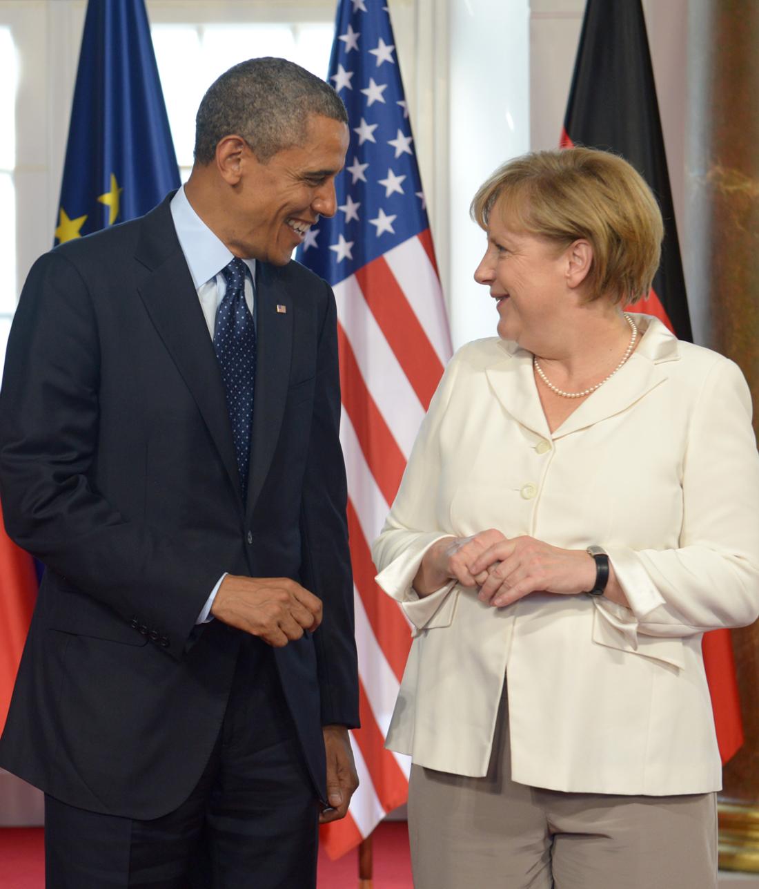 默克尔和奥巴马被拍到在柏林共进晚餐连媒体都带头嗑cp