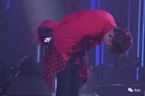 非常非常想你!张艺兴90度鞠躬, 放EXO《约定